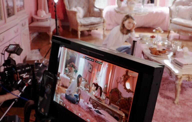 Fuzzy Door's Viewscreen On Set Ar Puts Cg Characters And Locations