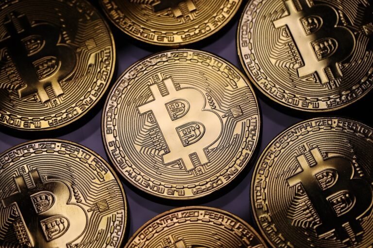 Us Spot Bitcoin Etfs Begin Trading, Circle Files For Ipo