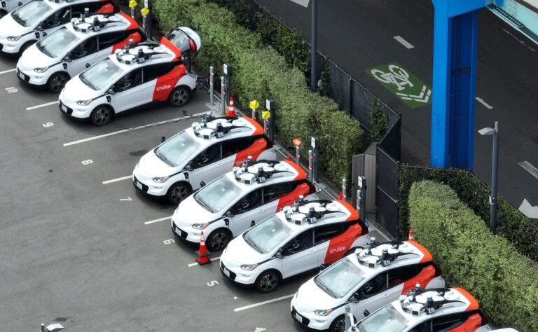 Seven Waymo Robot Taxis Block Traffic On The San Francisco