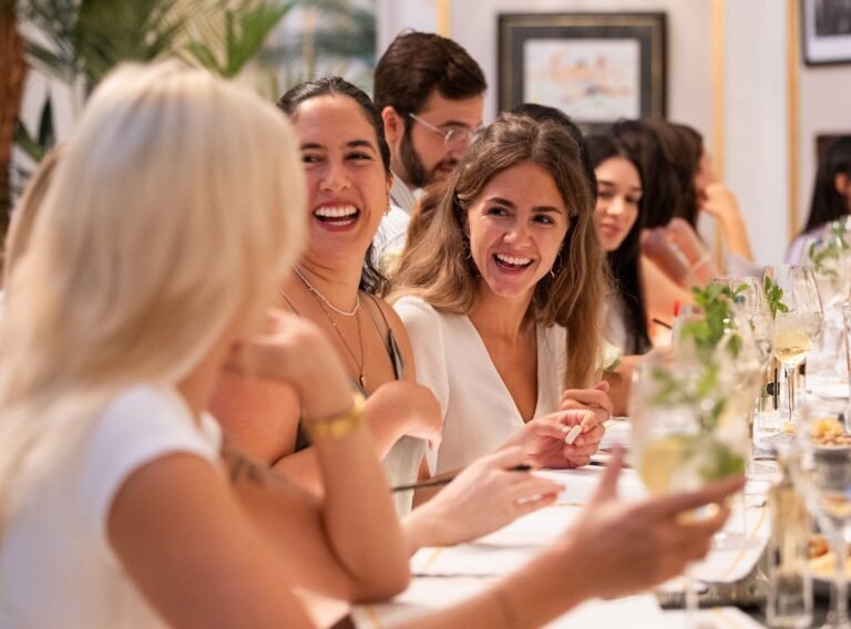 Les Amis, The European Application That Helps Women Form Friendships,