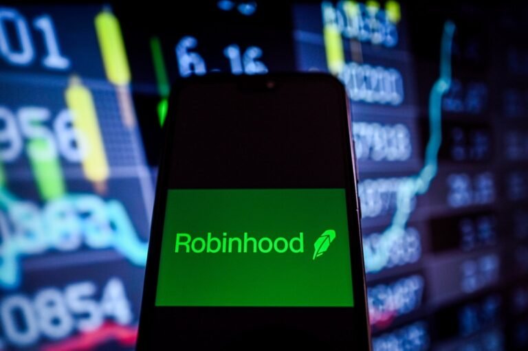 RobinHood plans to launch a fund of newly established companies open to all retail investors Robinhood Plans To Launch A Fund Of Newly Established Companies