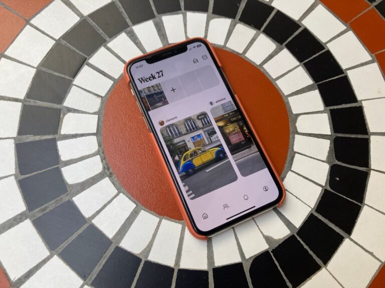 Retro, a photo-sharing app for friends, lets you ‘time travel’ to your camera roll Retro, A Photo Sharing App For Friends, Lets You 'time Travel'