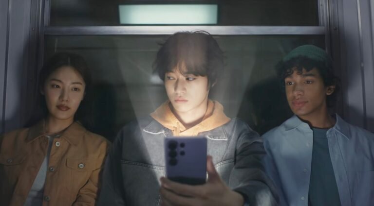 Samsung introduces new display technology that adds a privacy screen to apps and notifications Samsung Introduces New Display Technology That Adds A Privacy Screen