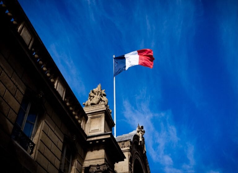 France To Abandon Windows For Linux To Reduce Dependence On