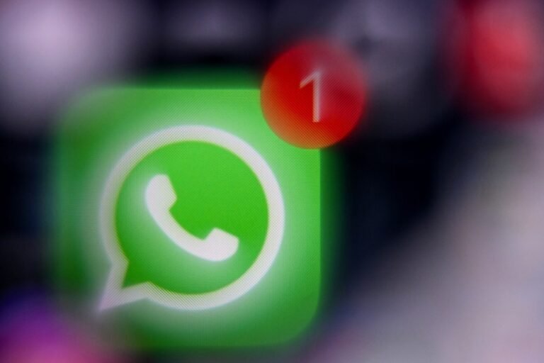 Whatsapp Is Alerting Hundreds Of Users Who Installed A Fake