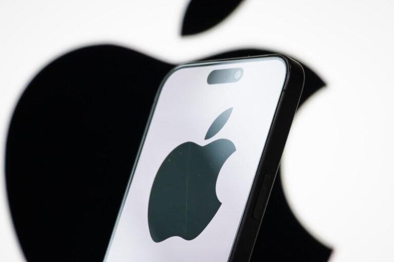 Apple To Pay $250 Million To Settle Lawsuit Over Siri's