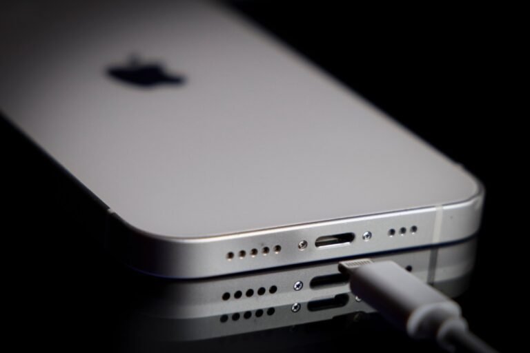 A new unpatched flaw in Apple’s chips opens the door to an iPhone jailbreak A New Unpatched Flaw In Apple's Chips Opens The Door