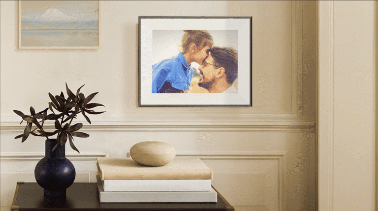 Aura’s stunning e-ink frame doesn’t even look digital Aura's Stunning E Ink Frame Doesn't Even Look Digital