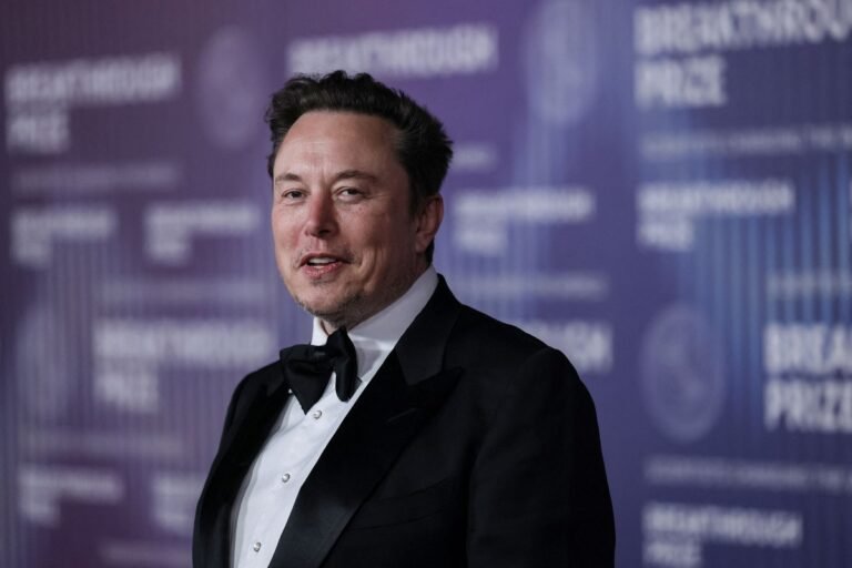 Elon Musk becomes the world’s first trillionaire after SpaceX’s historic IPO Elon Musk Becomes The World's First Trillionaire After Spacex's Historic