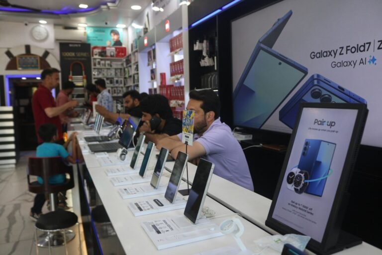 AI-driven memory challenge shakes up India’s smartphone market Ai Driven Memory Challenge Shakes Up India's Smartphone Market
