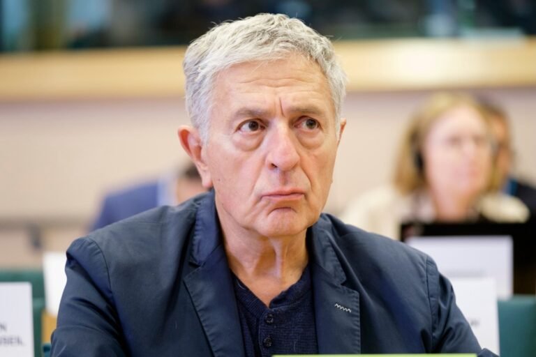 Politician who investigated abuses of wiretapping software on his phone with Pegasus spyware Politician Who Investigated Abuses Of Wiretapping Software On His Phone