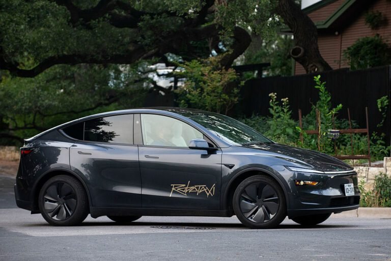 Tesla’s robotaxis moves in reverse Tesla's Robotaxis Moves In Reverse
